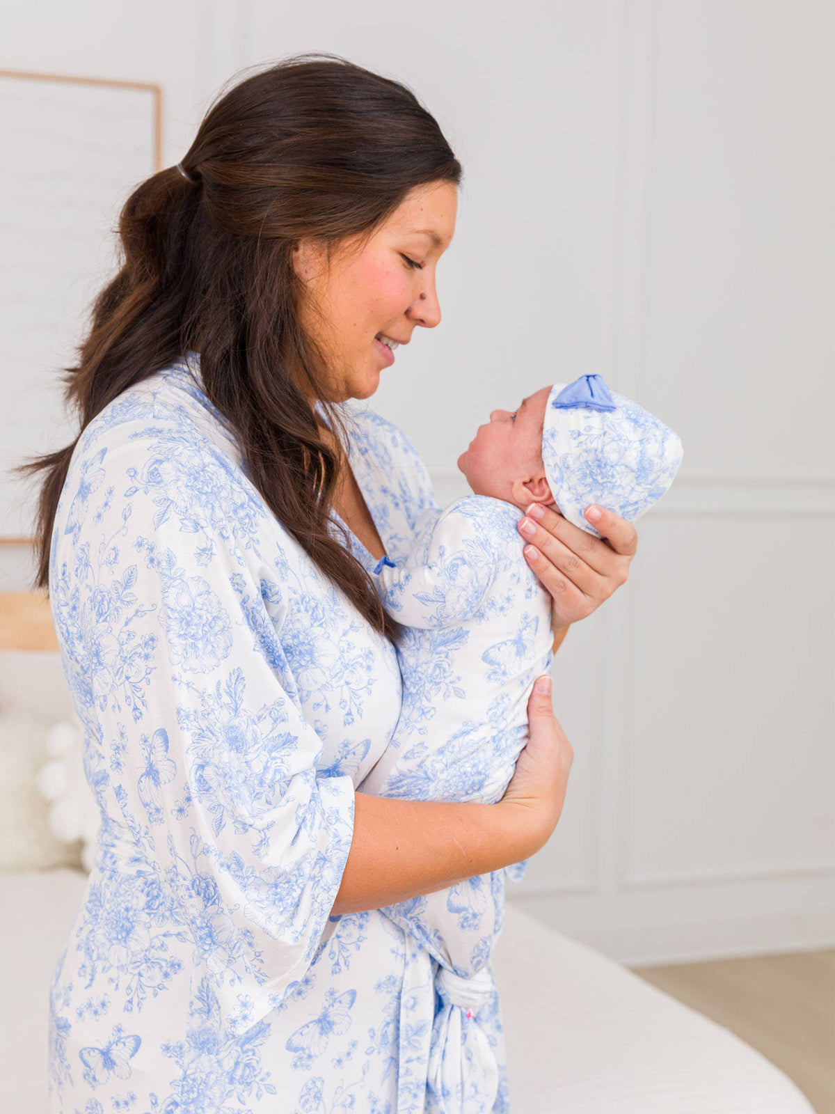 Bamboo-Spandex Periwinkle Butterfly Toile Ruffle Knotted Sleep Gown & Bow Hat Set Baby Girls