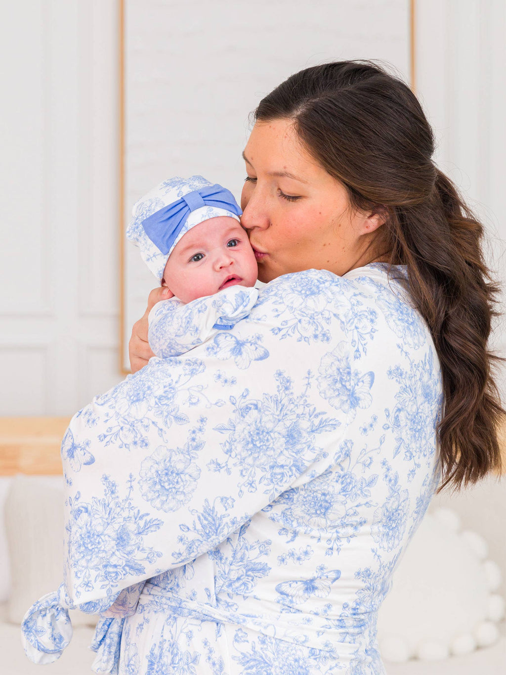 Bamboo-Spandex Periwinkle Butterfly Toile Ruffle Knotted Sleep Gown & Bow Hat Set Baby Girls
