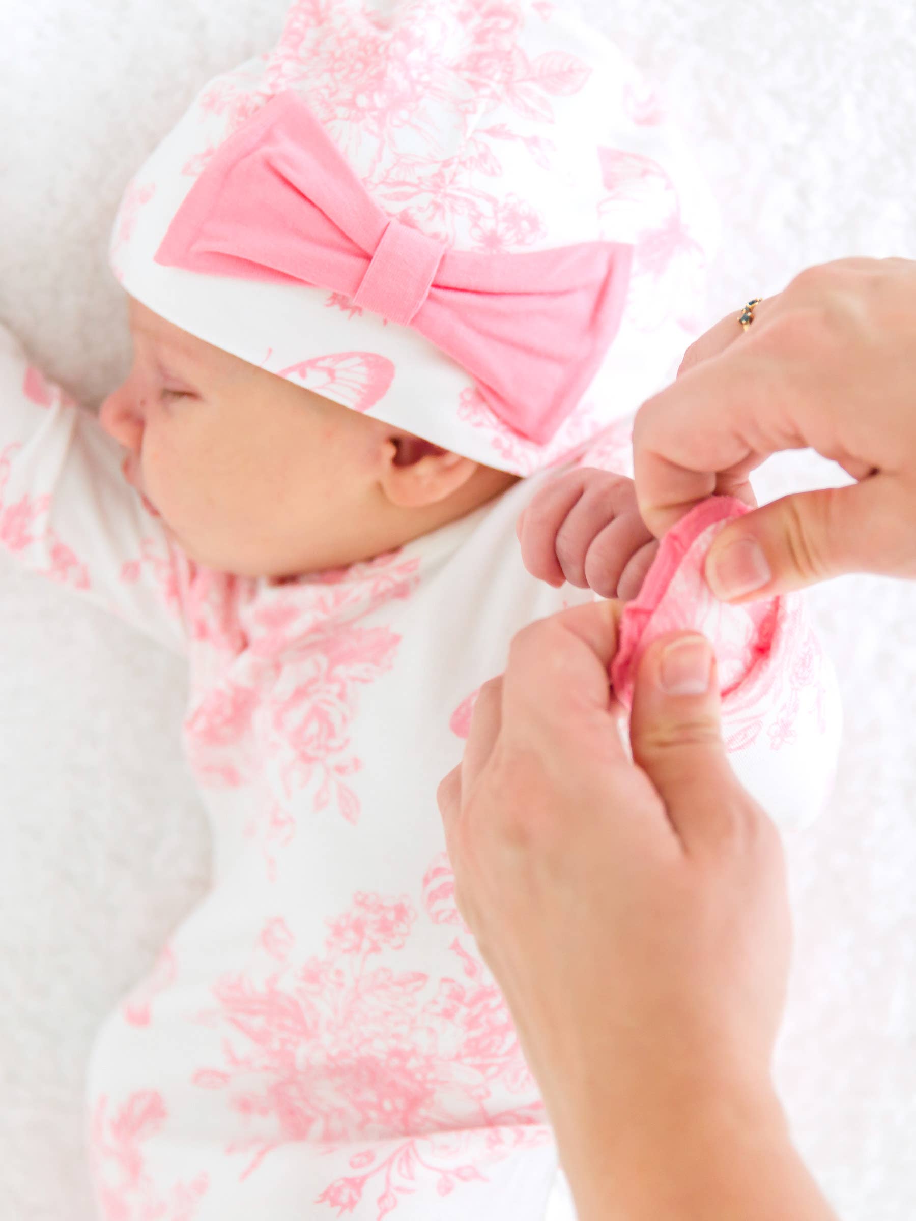 Bamboo-Spandex Pink Butterfly Toile Ruffle Knotted Sleep Gown & Bow Hat Set Baby Girls